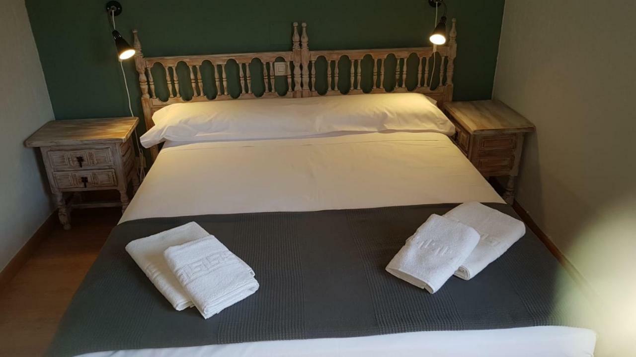 Hostal Becerril เบเซร์ริล เด ลา เซียรา ภายนอก รูปภาพ