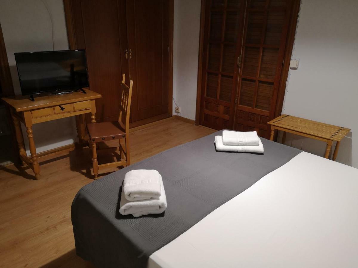 Hostal Becerril เบเซร์ริล เด ลา เซียรา ภายนอก รูปภาพ